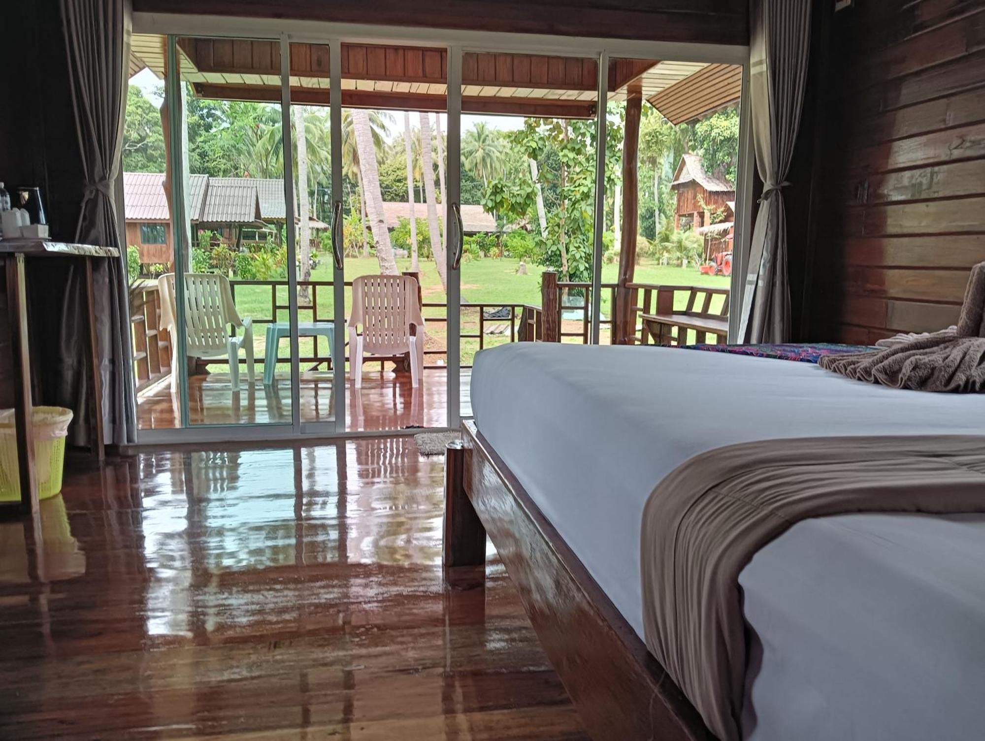 Kohjum Freedom Resort Koh Jum Zewnętrze zdjęcie