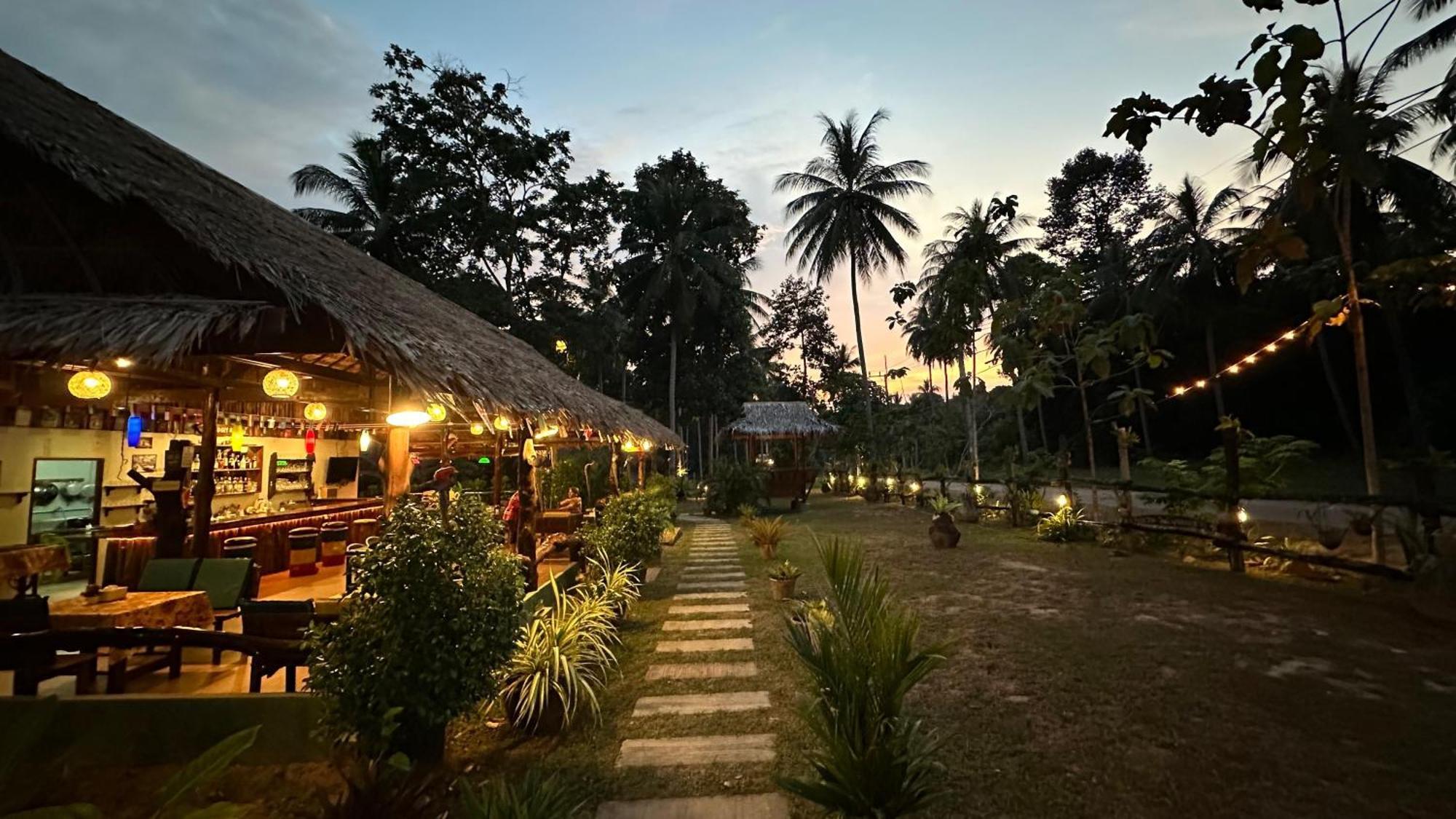 Kohjum Freedom Resort Koh Jum Zewnętrze zdjęcie